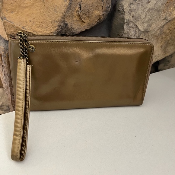 Hobo Rylan Leather Wristlet - Picture 2 of 15